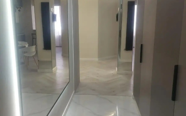 S Yevro Remontom V Zolotom Kvadrate Apartments