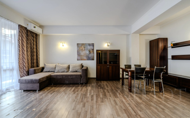 Oplot - Semejnye s odnoj spal'nej i balkonom 3 Apartments