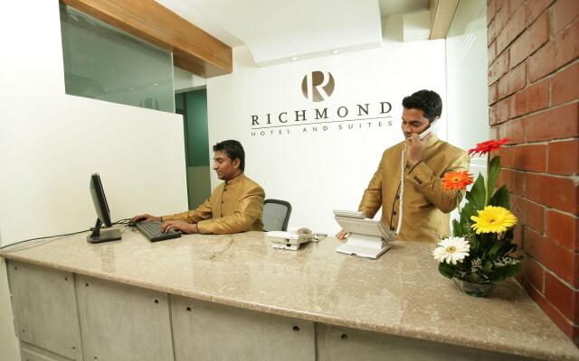 Отель Richmond Hotel & Suites