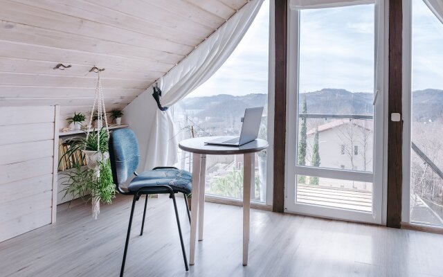 Гостевой Дом с Кипарисами в горах с видом на море