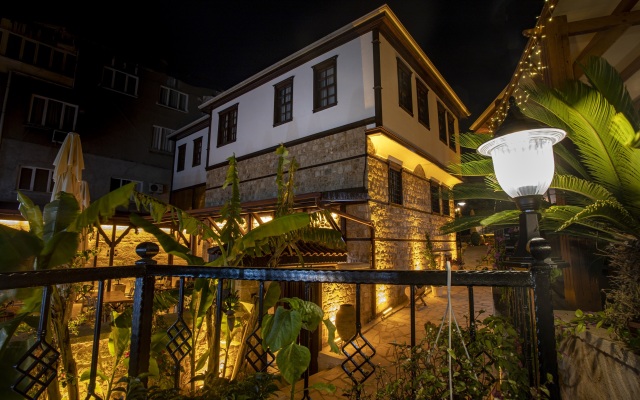 WOO Town Suites Hotel