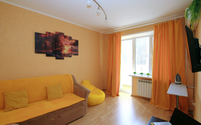 Na Pushkinskoy naberezhnoy Flat