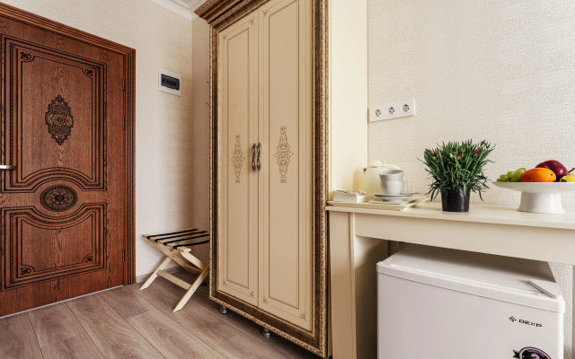 Odin Voznesenskiy Apartments