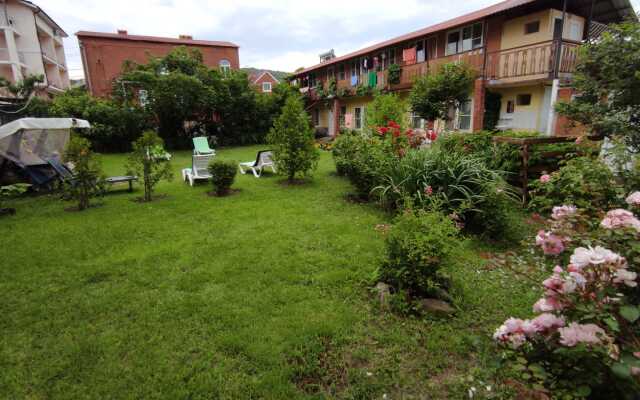 Na Shkolnoy 40 Guest House