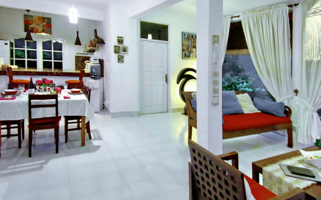 White 3BR in Seminyak Villa