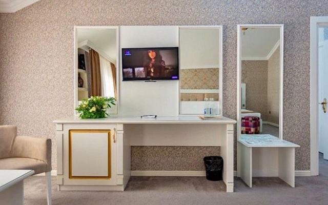 Maris Baku Hotel