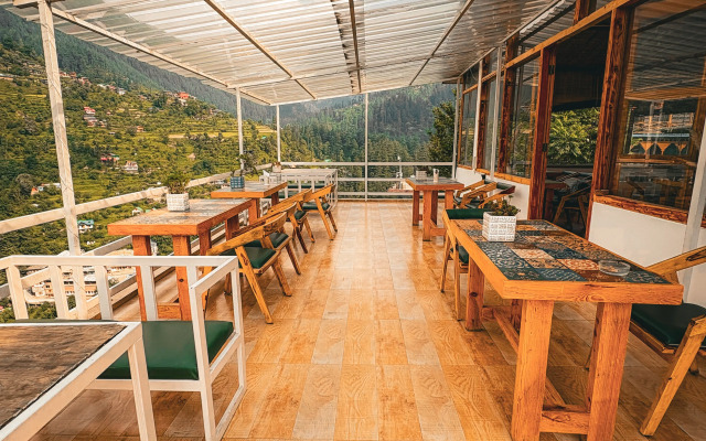 Хостел Young Monk Hostel & Cafe Jibhi