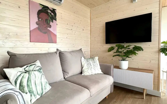 Eko s Basseynom Guest House