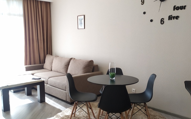 1BR Apt with pool &spa Alvina by Jazzy Apartments