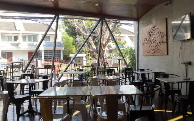 Sea Crest by Jomtien Hotel