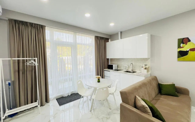 S Otdelnym Vkhodom V Apart-Komplekse S Basseynom Apartment