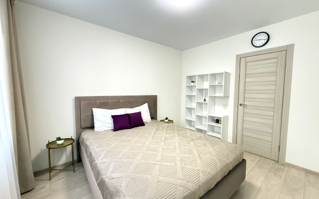 Апартаменты Элитные на берегу реки Тура с видом на Мост Влюбленных