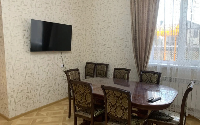 Dvukhetazhny S Basseynom Private House