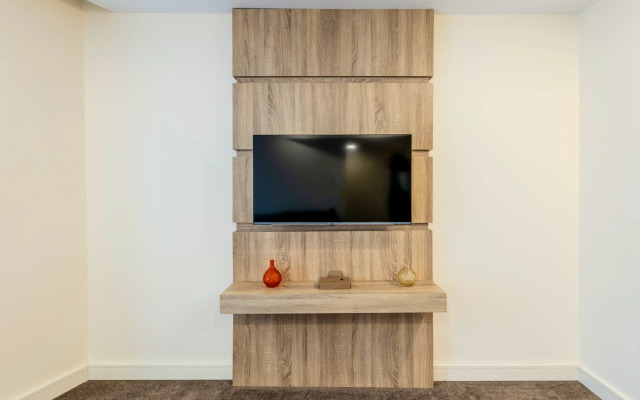 Отель Roys Hotel & Suites