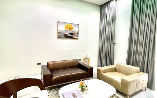 Отель Circusse Suites and Apartments