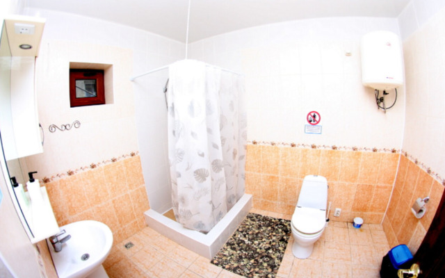 V Gostevom Dome ochag Living quarters