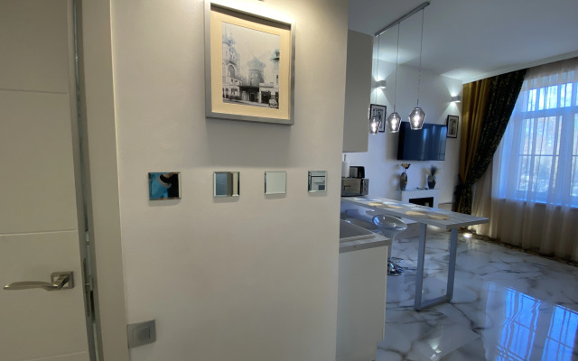 Апартаменты в современном стиле с камином