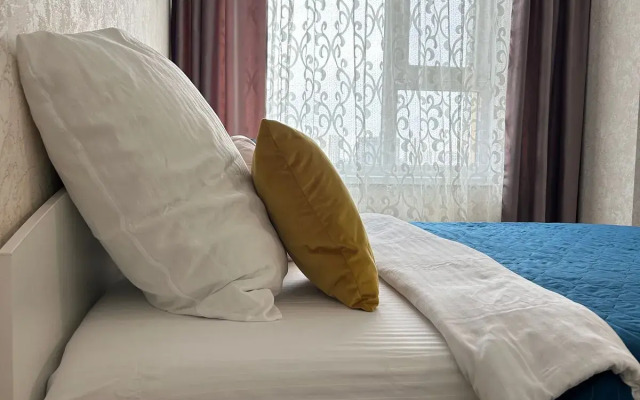 Brusnika U Mosta Vlyublennykh V Tsentre Goroda Flat
