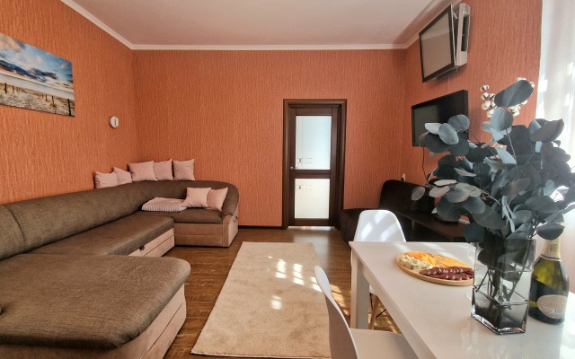 Yevrodvushka S Vidom Na More Flat