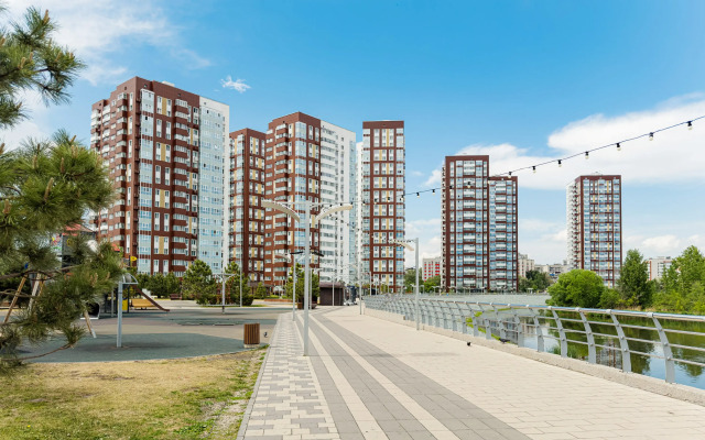 Vidovaya S Panoramnymi Oknami Na Naberezhnoy Reki Flat