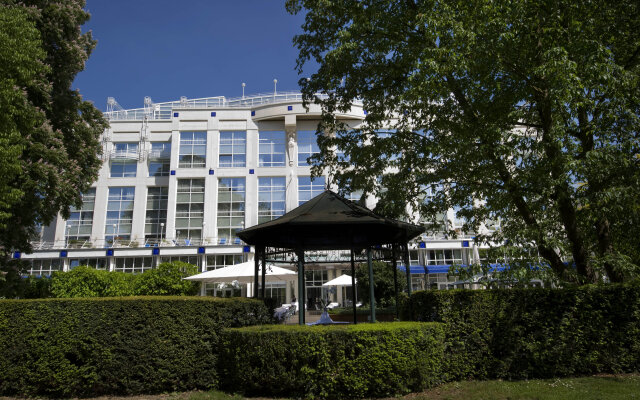Отель Vichy Spa Hôtel Les Célestins