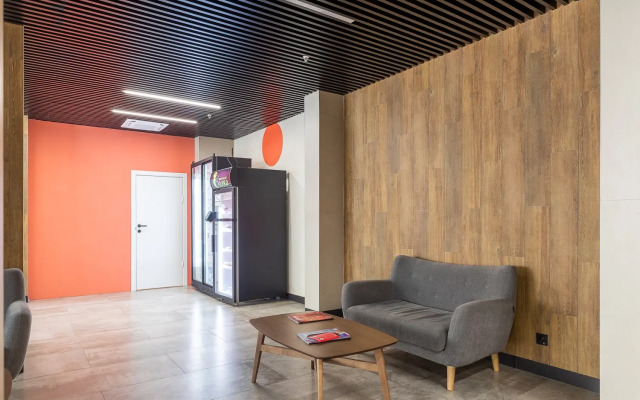 Yarkaya studiya ryadom s naberezhnoj i kondicionerom Flat