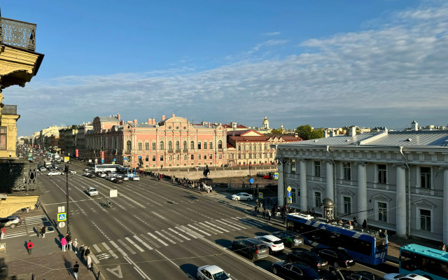 Апартаменты SivakApart c балконом на Невский и видом на набережную