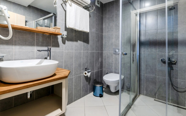 Отель Roys Hotel & Suites