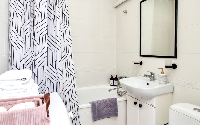 Apartmari V Tsentre U Ozera Apartments