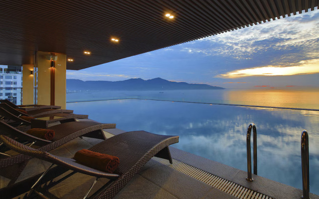Balcona Hotel Da Nang