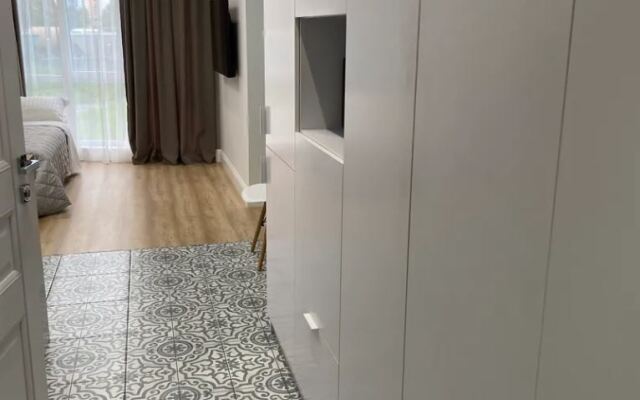 106/Modern studio with designer renovation