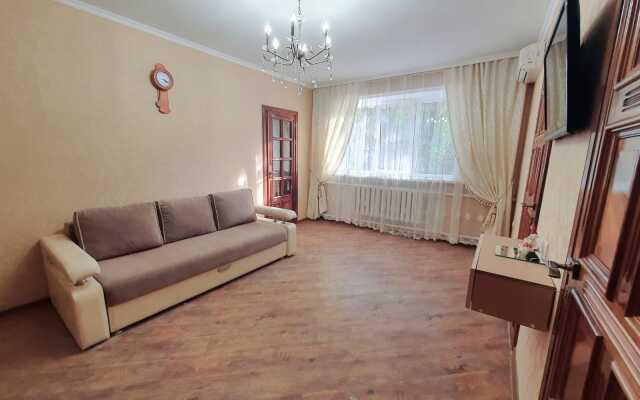 V Samom Tsentre Goroda Flat