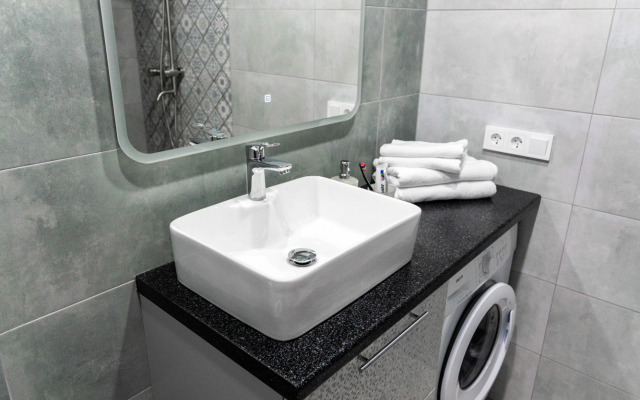 Апартаменты-студия Цветы 30 кв.м. с двуспальным диваном и панорамными окнами, 6 этаж