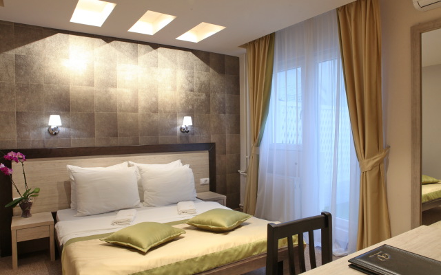 Hotel Vozarev