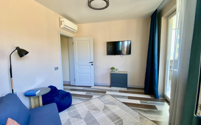 Prostornaya Kvartira S Vidom Na More Flat