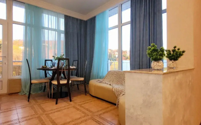 Trekhkomnatnaya S Pryamym Vidom Na More Flat