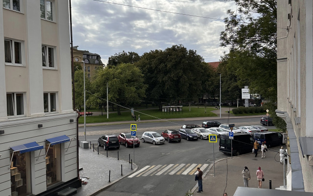 Prostornaya istoricheskaya kvartira v tsentre Flat