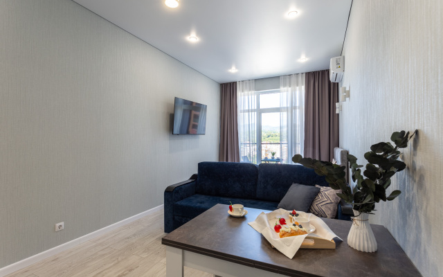 Uyutnaya Kvartira S Balkonom Alleya 304 Flat