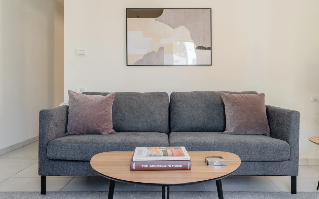 Blueground at Nahalat Bynamin ID10 Apartments
