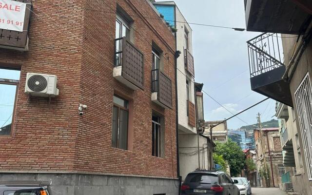 Corner Apartment In Old Tbilisi Apartments