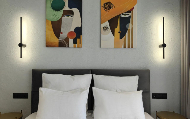 Pikasso Studiya U Morya Flat