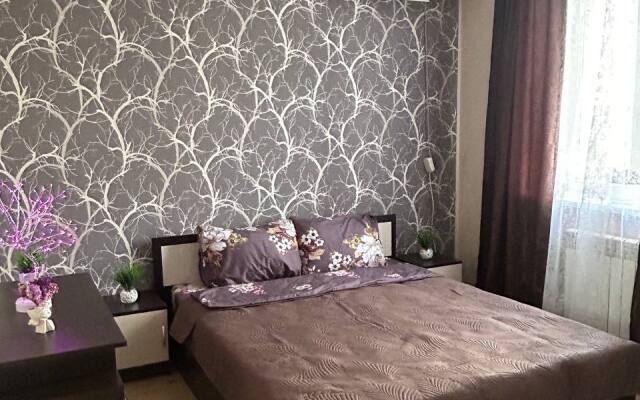 Evrodvushka S Vidom Na Goru Flat