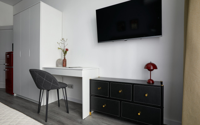 Апартаменты MyHomeYourHome на Проспекте Буденного д.15