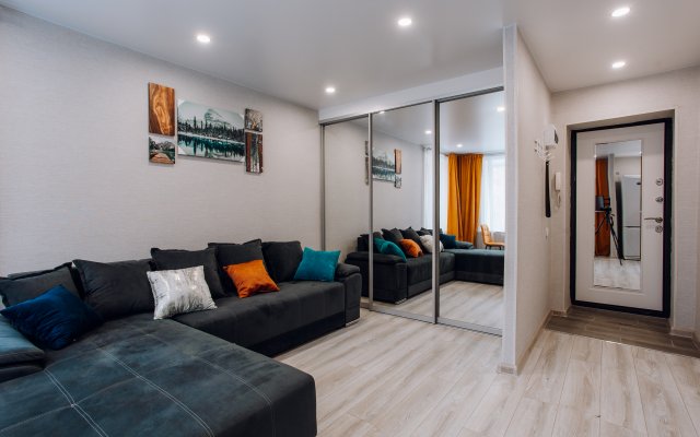 Tolstoy Krasnoarmeyskiy 8 Flat