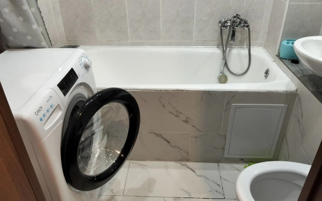 2komn Na Ul.zhukovskogo 5, Ryadom S Fsk Flat