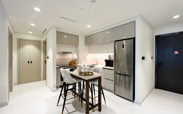 Апартаменты Keyrock Living Seaview Stay at Emaar Beachfront