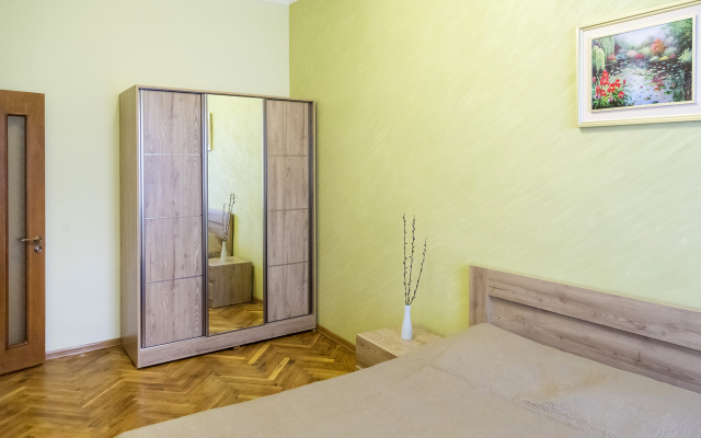 Spacious 2 Bedroom In City Center Apartments