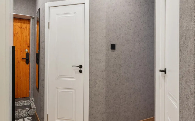FullHouseApart dvukhkomnatnye apartamenty s balkonom i detskoy krovatkoy Apartments