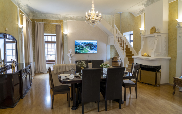 Naprotiv Kremlya Flat