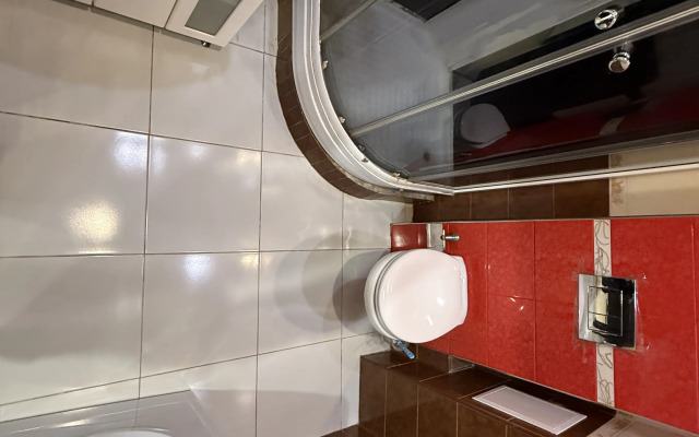 Tut Khorosho Na Surikova 53a 8 Flat